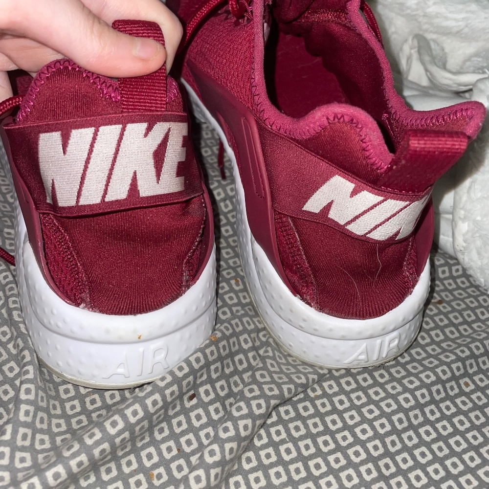 Red Nike airmaxs